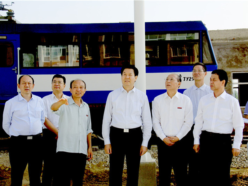 张晋生教授陪同陕西省人大常委会党组书记、副主任庄长兴、陕西省委教育工委原书记董小龙在必赢调研