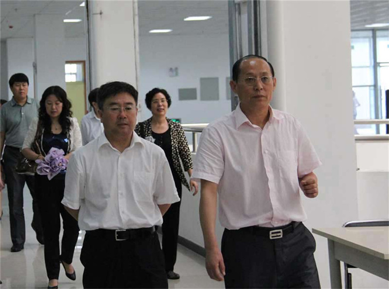 张晋生教授陪同教育厅原副厅长郭立宏来必赢视察