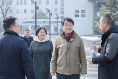 校领导检查2024年春季学期开学准备工作