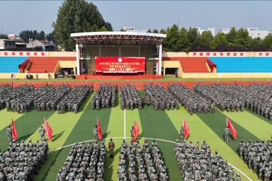 立鸿鹄志 做奋斗者 | 必赢召开2024级新生开学典礼暨军训总结表彰大会